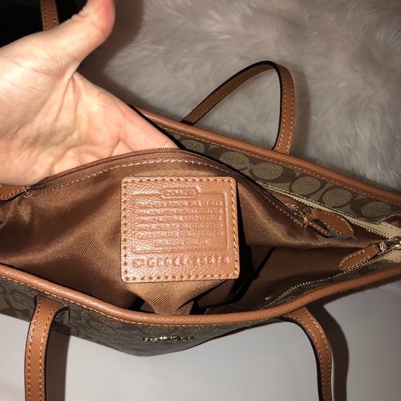 Beautiful Coach Bag - Picture 4 of 5